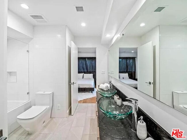 Photo - 1445 N Martel Ave