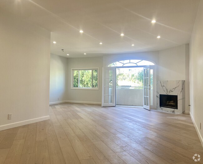 Building Photo - 120 N Swall Dr Unit 206 Rental