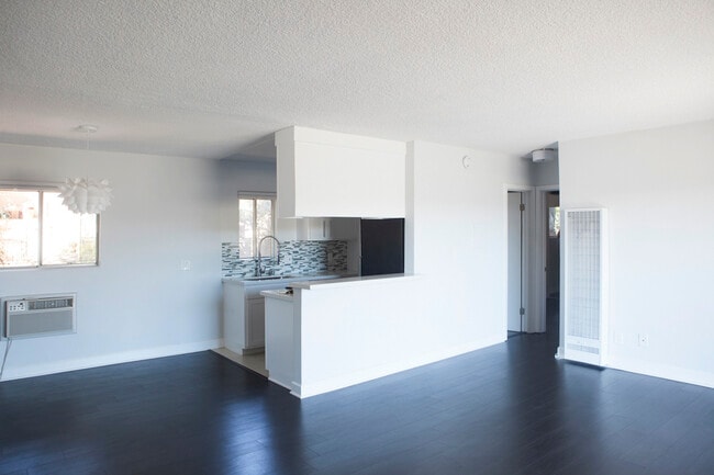 Photo - Carlyle Apartments