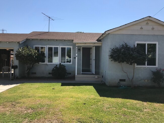 front of house - 8432 Norwood Plz