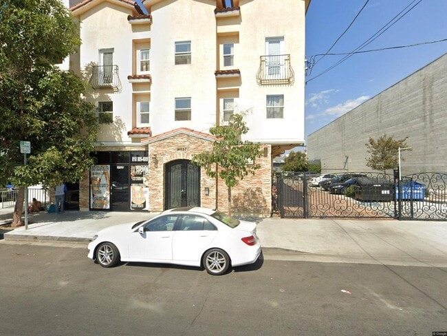 Photo - 14537 Archwood St