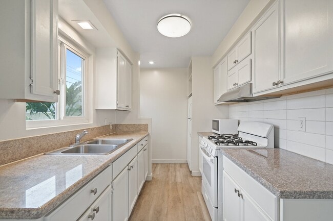Photo - 5943 Carlton Way Unit C10