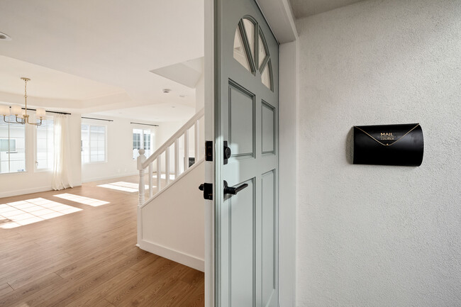 Photo - 1504 N Poinsettia Ave