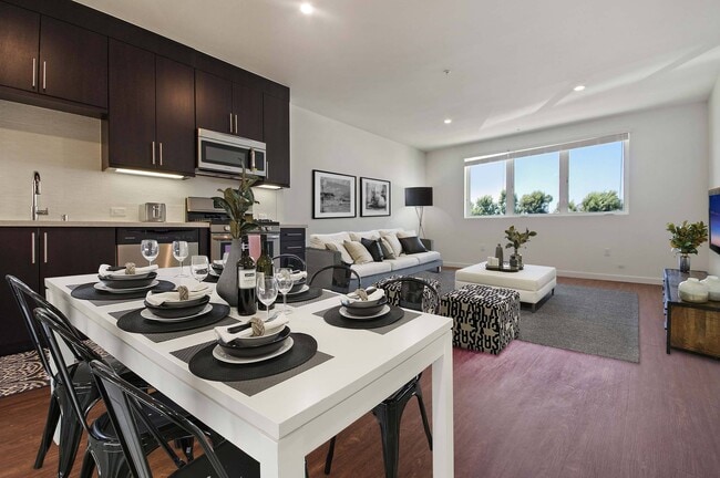 Photo - The Metropolitan at Larchmont Village