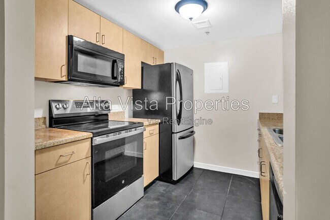 Photo - 425 W Beech St Unit 210