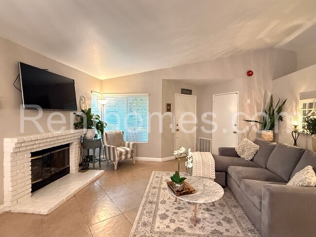 Photo - 2175 Johnston Rd