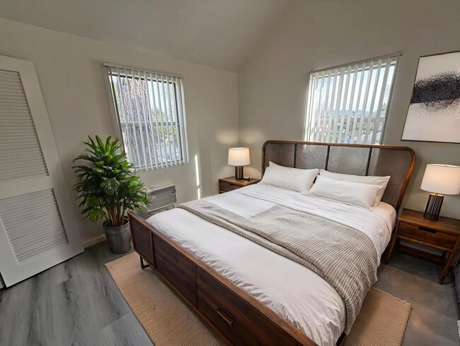 Photo - 4530 Whitsett Ave Unit House