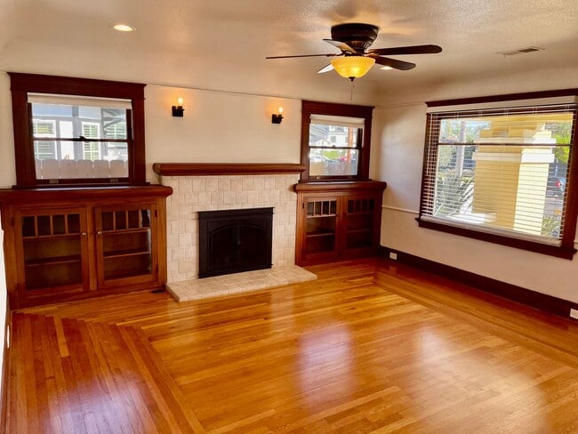 Photo - Classic NorthPark Craftsman