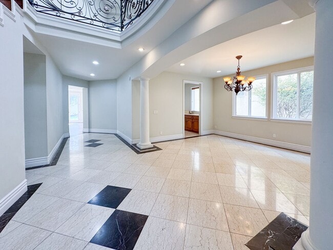 Photo - Lavish Estate Home w/4700sf+Central A/C & ...