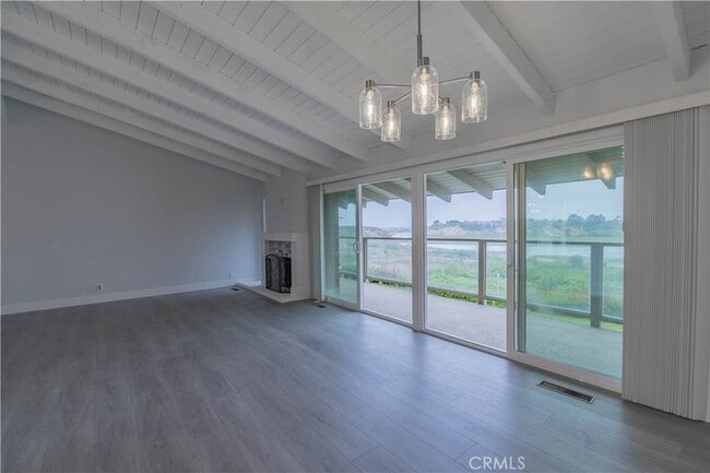 Building Photo - 633 Vista Bonita