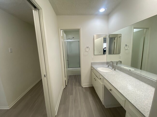 Photo - Chateau Garnet Apartments