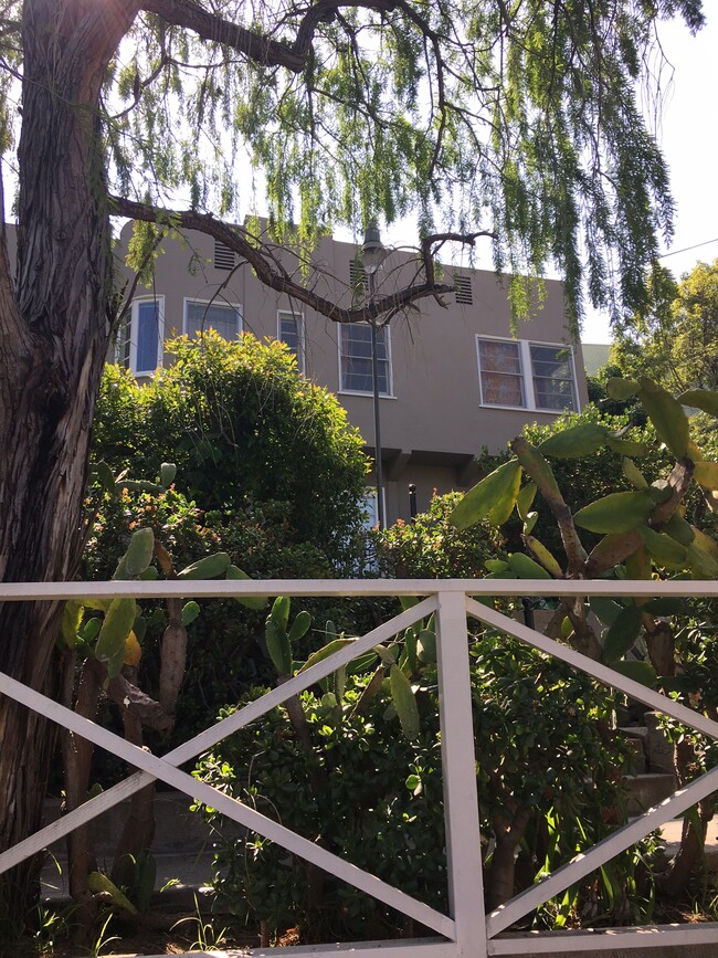 Photo - 870 N Occidental Blvd Unit 870 2