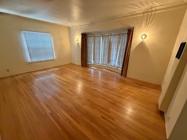 Photo - 5408 1/2 Franklin Ave Unit Franklin 1bd