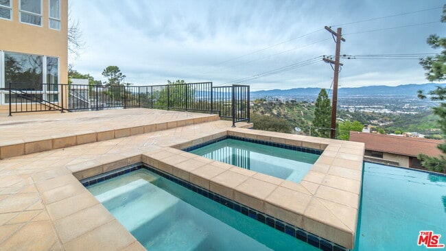Building Photo - 14445 Mulholland Dr Rental