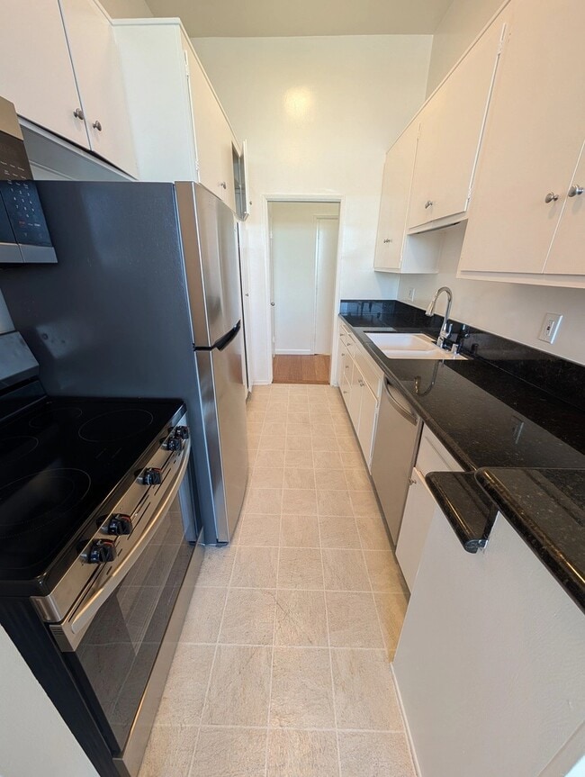 Building Photo - 11936 Darlington Ave