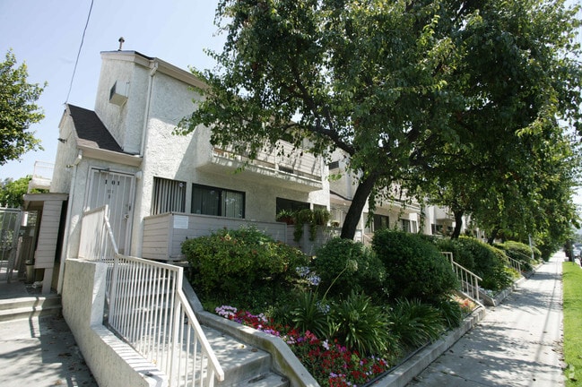 Photo - 4934 Coldwater Canyon Ave