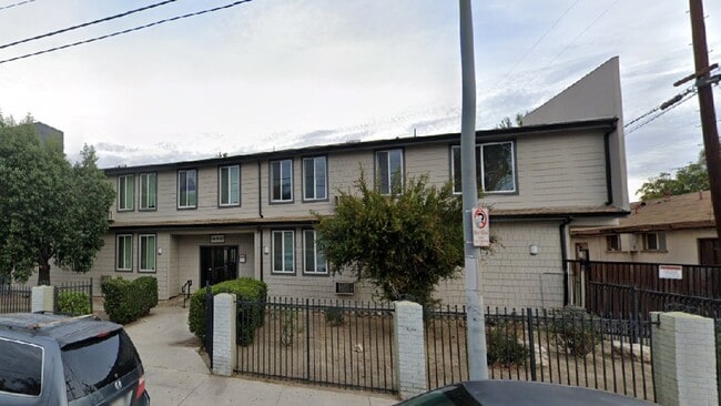 Photo - 14037 Oxnard St Townhome