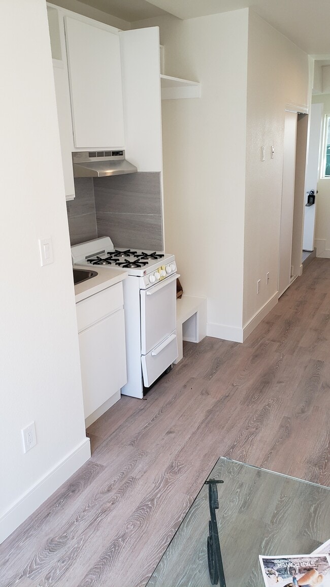 Kitchen comes with stove/oven & fridge/freezer - 2131 Carmona Ave Unit QUARTER