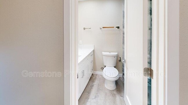 Photo - 4812 54th St