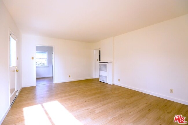 Photo - 1944 Cloverfield Blvd Unit B