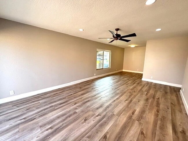 Photo - 2174 Larch Ln