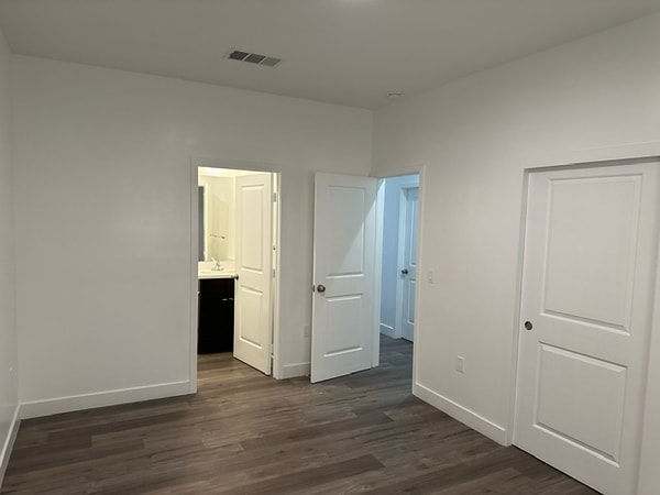 Photo - 1083 W 9th St