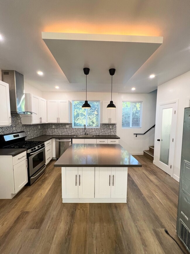 Photo - 5700 Vanalden Ave