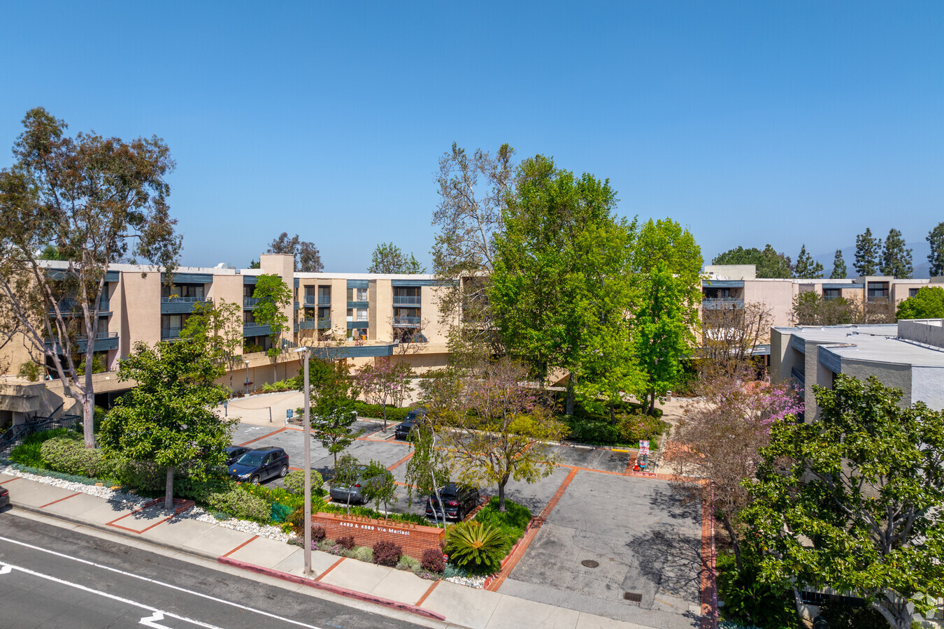 Photo - Eaton Crest Apartments