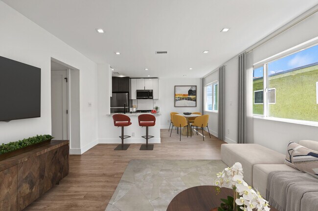 Photo - 701 N. Hill Pl.