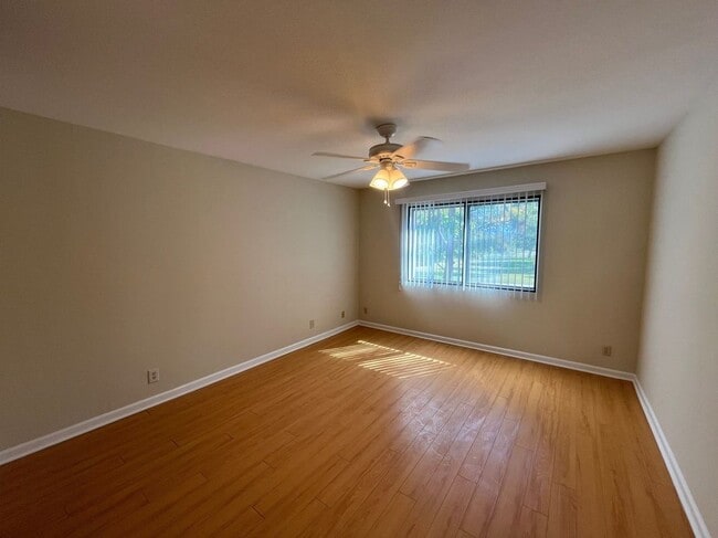 Photo - 430 S Niagara St