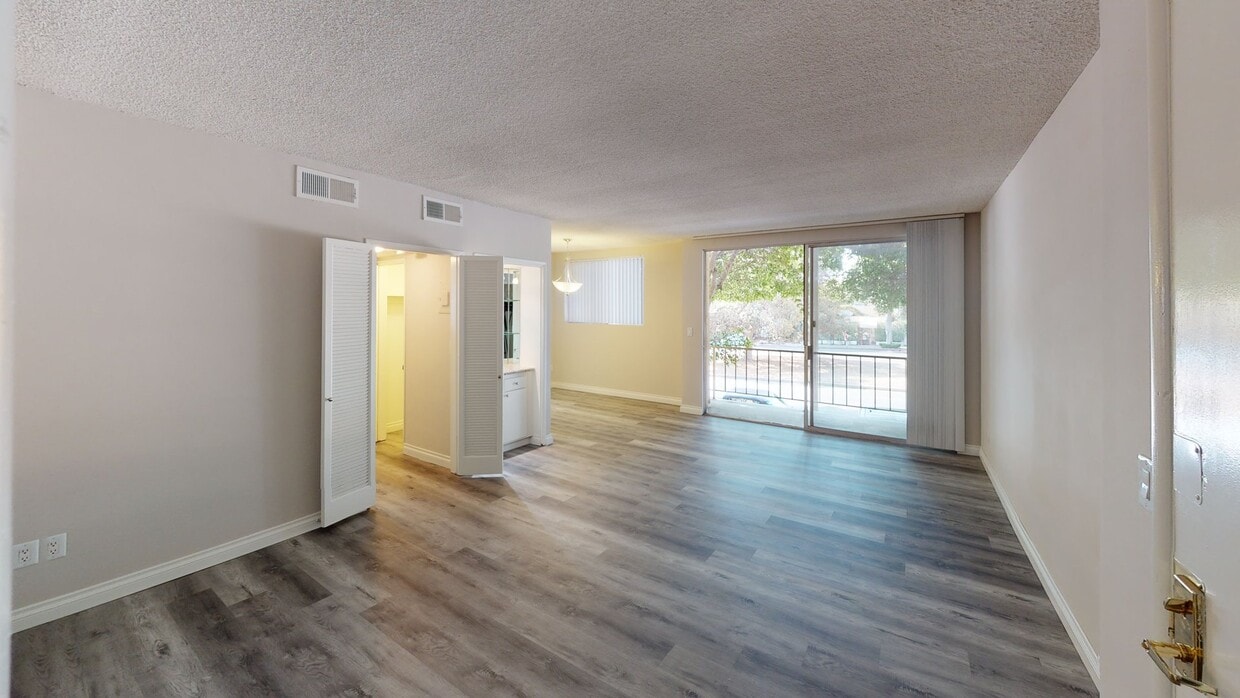 3D Tour - Burton Plaza..Gorgeous Newly Remodeled Stu... Apartments