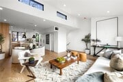 Photo - 953 Everett St