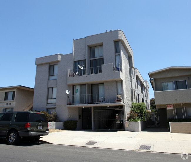 Photo - 1558 Brockton Ave