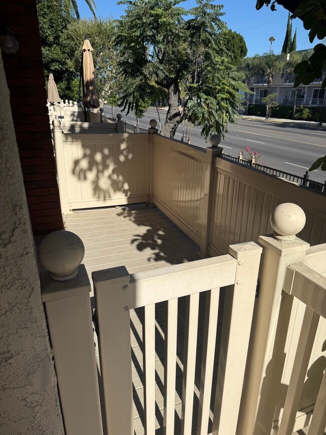 Photo - 13959 Victory Blvd