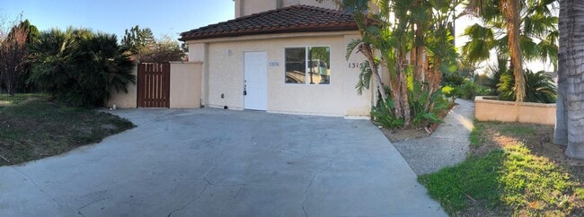 Newly Remodeled 2 Br 1 Ba Addition Perched... - Newly Remodeled 2 Br 1 Ba Addition Perched... House