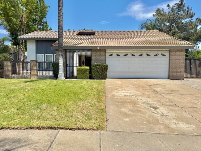 Building Photo - Spacious 4 Bedroom Home available In Alta Loma!