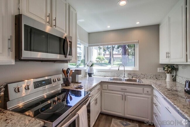 Building Photo - 17637 Pomerado Rd Unit 123 Rental