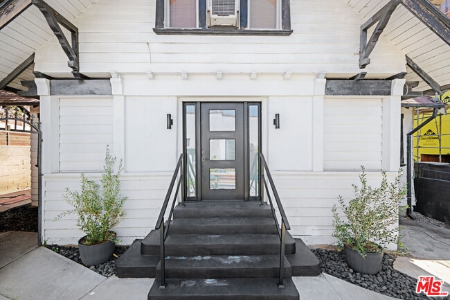 Building Photo - 1246 N Formosa Ave
