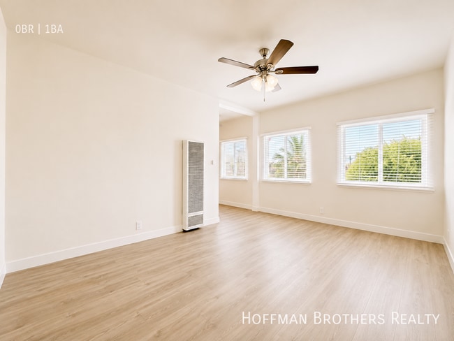 Building Photo - 400 N Coronado St