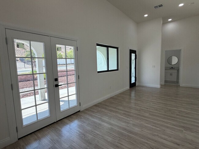 Photo - 4465 Gilchrist Dr