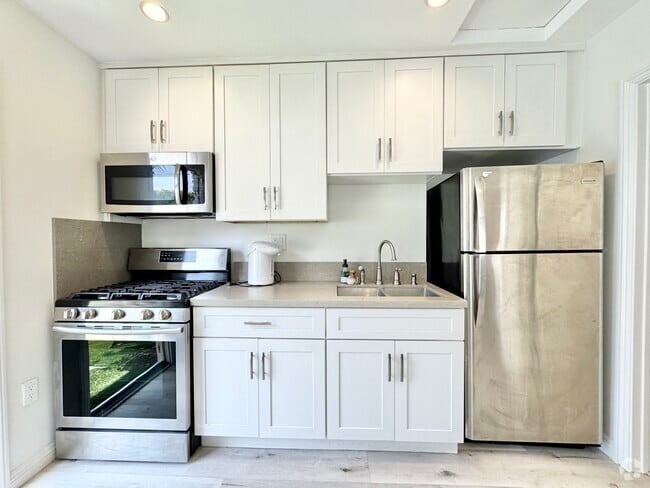 Building Photo - 418-420 S Citrus Ave Rental