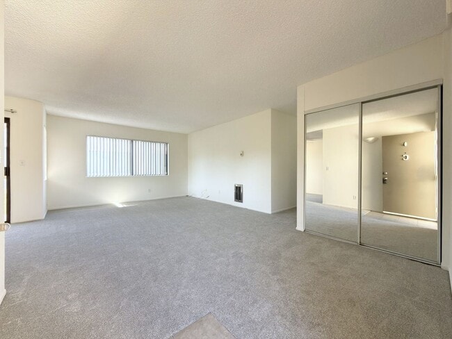 Photo - Spacious Upstairs Unit in Convenient Location! Unit C