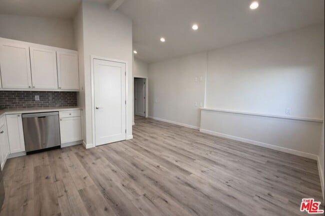 Photo - 6140 W 74th St