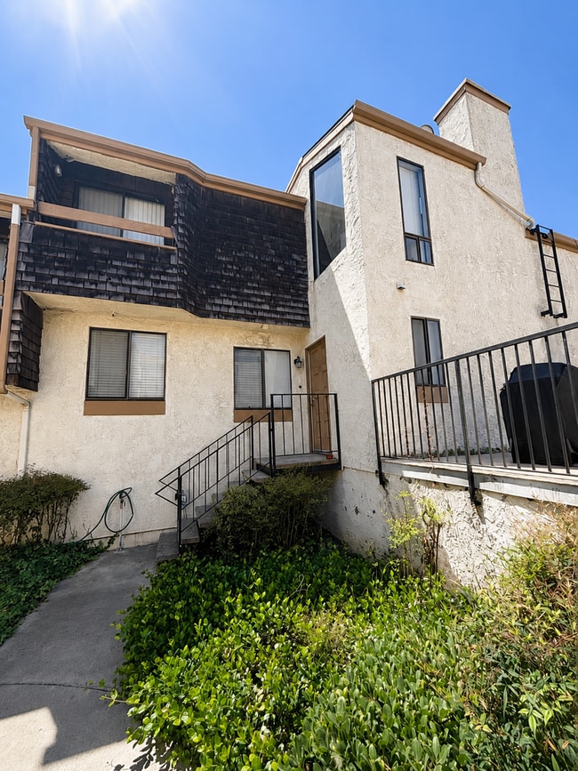 Photo - 950 W Lambert Rd