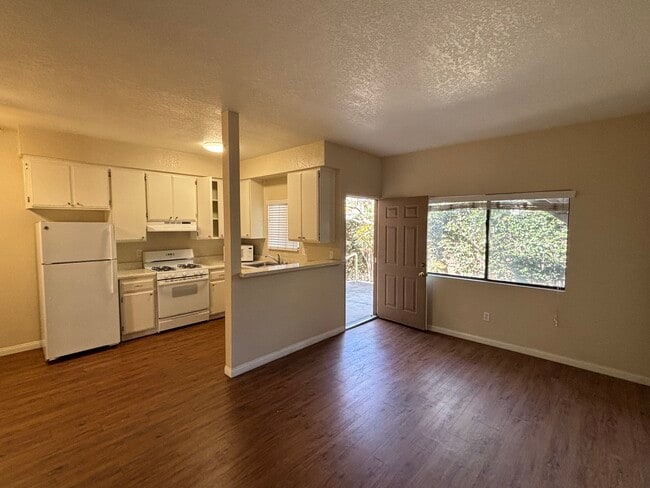 Photo - 2629 B St Unit 2629 B St # 3