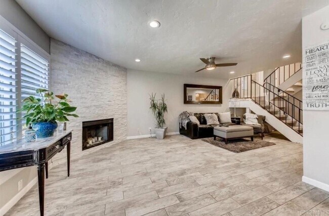 Photo - 671 Ascot Dr