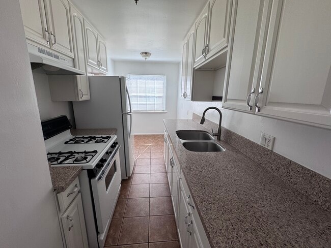 Photo - 1850 N Hollywood Way Unit A