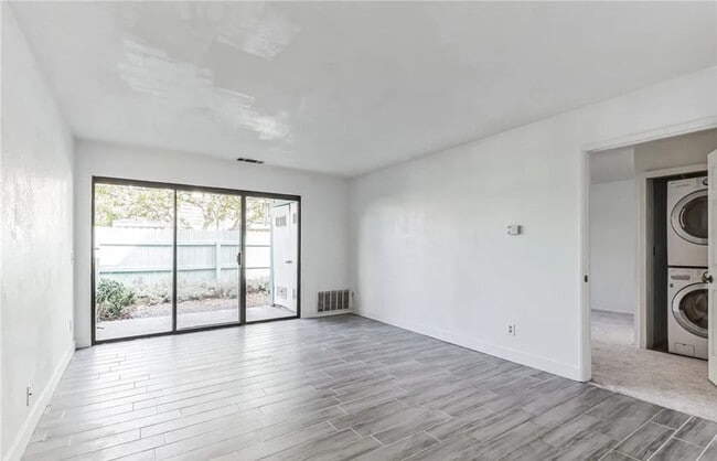 Building Photo - 20545 S Vermont Ave Unit 6