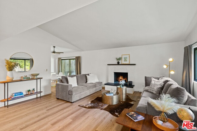 Photo - 1380 Old Topanga Canyon Rd