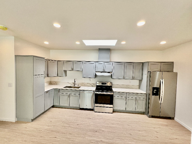 Photo - 859 W 43rd Pl House